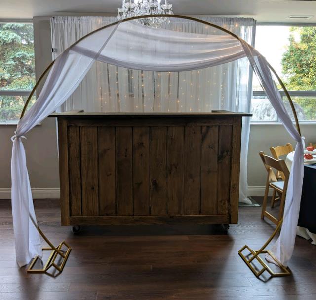 Wedding Arch, Round Gold Metal 8'x8' Wedding Arch, Round Gold Metal 8'x8'